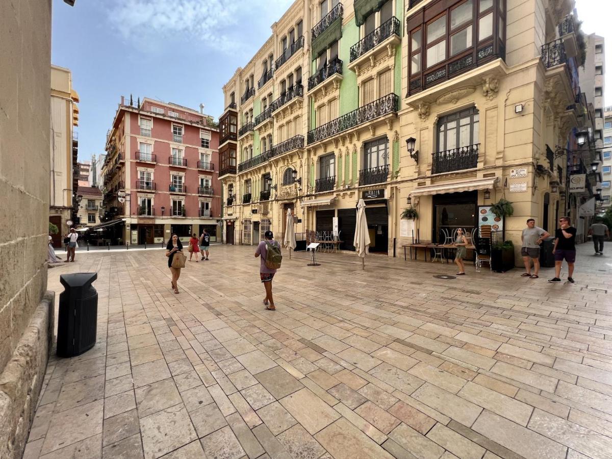 Cozy San Cristobal Apartment In Heart Of Alicante Kültér fotó